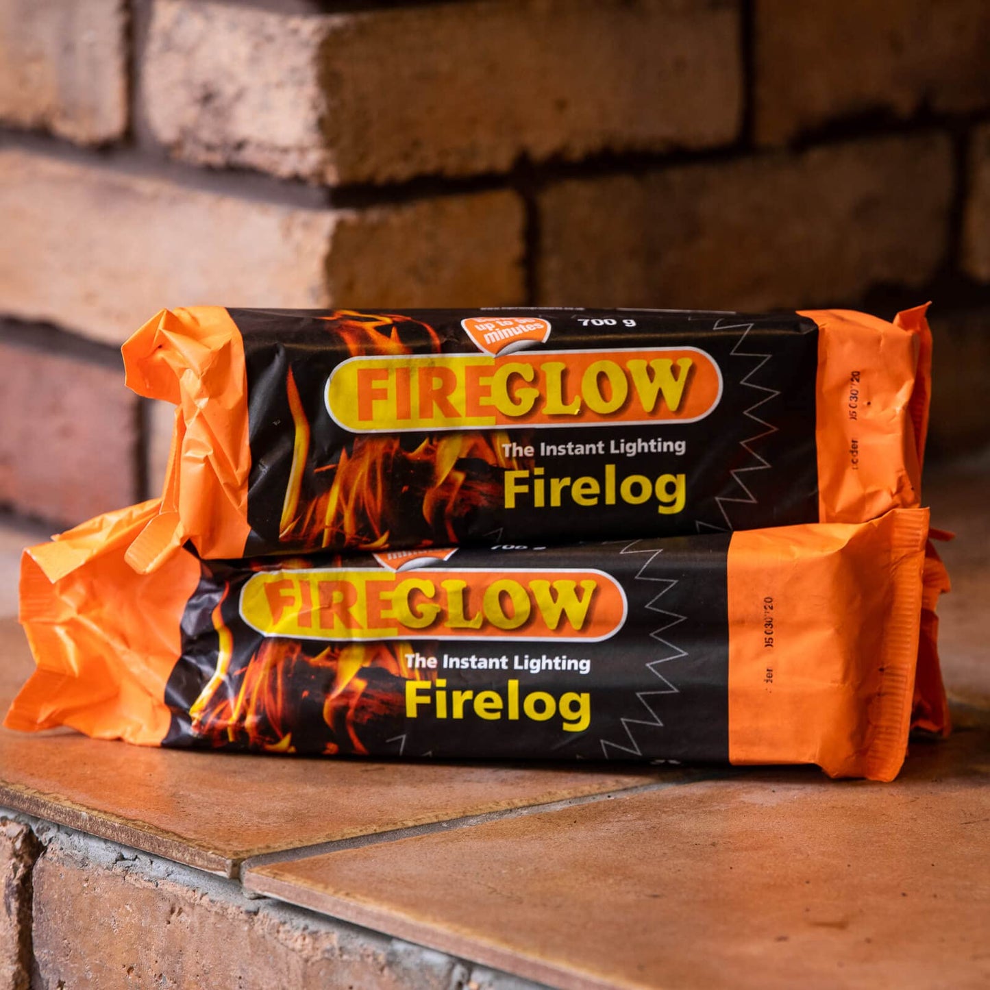 FIREGLOW The Instant Lighting Firelog 700g Burns for up to 90 Minutes (15 x Logs) 15 x Logs