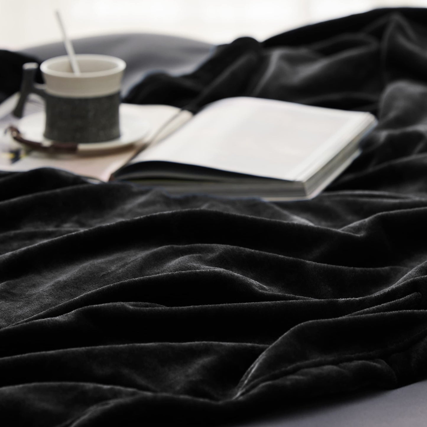 Bedsure Fleece Blanket King Size - Versatile Blanket for Bed Fluffy Soft Extra Large Throw, Black, 270x230cm 06-black