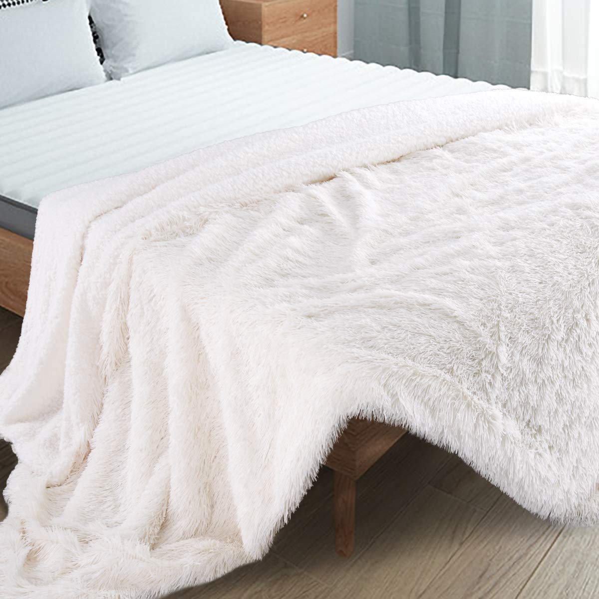 junovo Faux Fur Throw Blanket Super Soft Cozy Fluffy Blankets Warm Lightweight Long Hair Shaggy Fuzzy Throws for Couch & Bed Decor (Cream White,50x60 inch) Cream White Throw-50"x60"