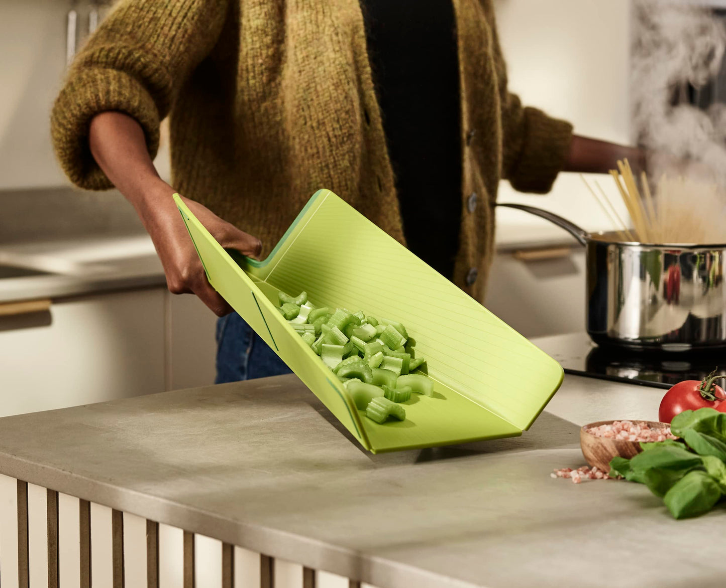 Joseph Joseph Chop2Pot Plus Folding Chopping Board Easy-Grip Handle (Large) - Green Large Single