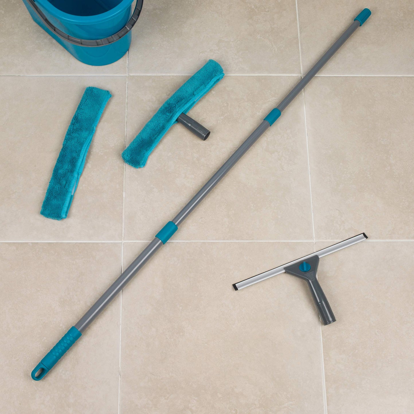 Beldray LA028693TQ 5 Piece Large Window Cleaning Kit - Telescopic Handle, Squeegee Wipers and Microfibre Pads, Perfect For Cleaning Glass & Windows, Easy Use, Streak-Free Cleaning Equipment, Turquoise Window Cleaning Set