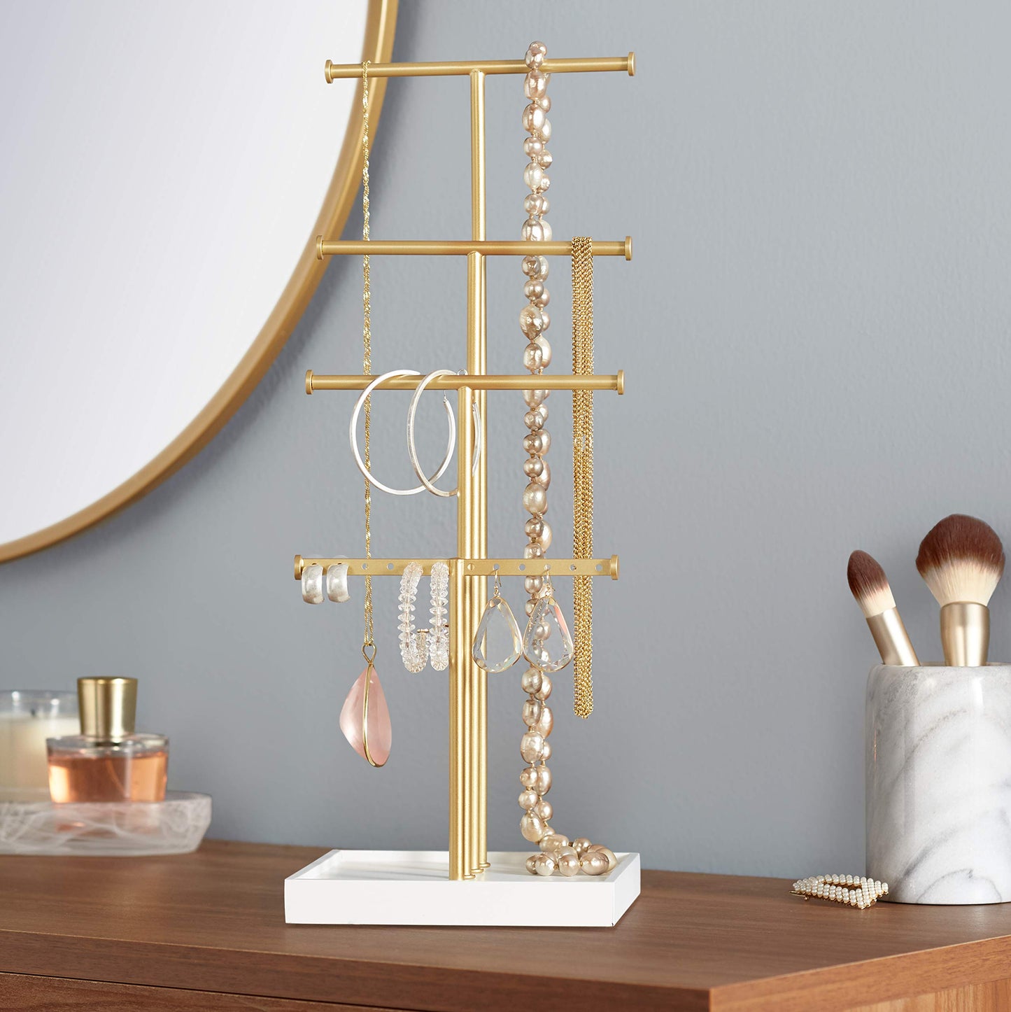 Amazon Basics Four-Tiered Jewellery Tree Stand - White/Brass