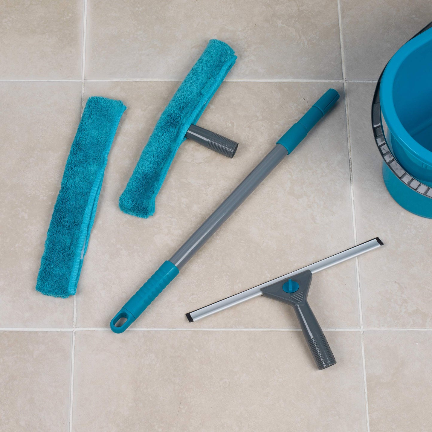 Beldray LA028693TQ 5 Piece Large Window Cleaning Kit - Telescopic Handle, Squeegee Wipers and Microfibre Pads, Perfect For Cleaning Glass & Windows, Easy Use, Streak-Free Cleaning Equipment, Turquoise Window Cleaning Set