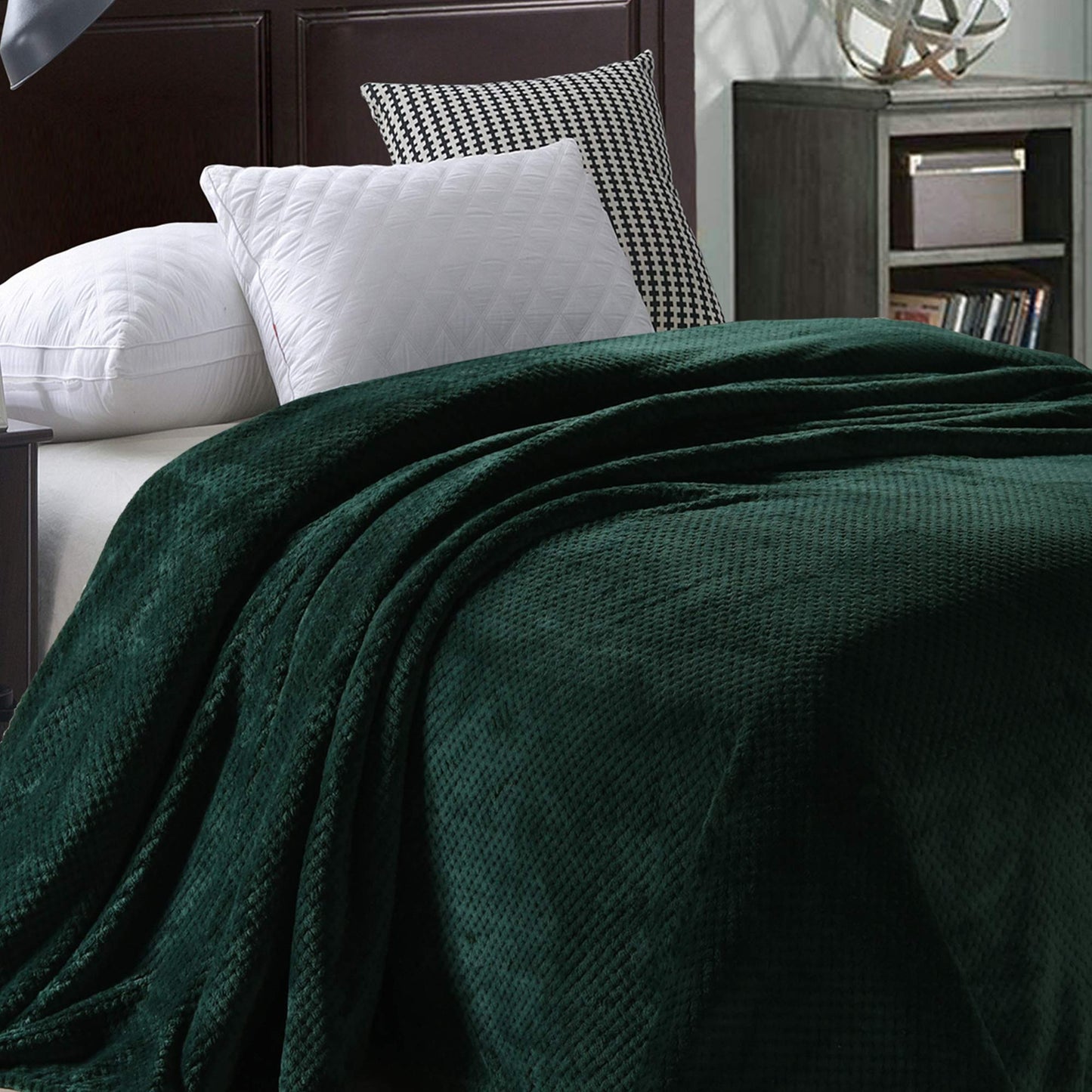 Exclusivo Mezcla King Size Flannel Bed Blanket, 230x265 CM Soft Waffle Fleece Blanket, Velvet Plush Blankets as Bedspread/Coverlet/Bed Cover, Forest Green Blanket King (230x265 CM)