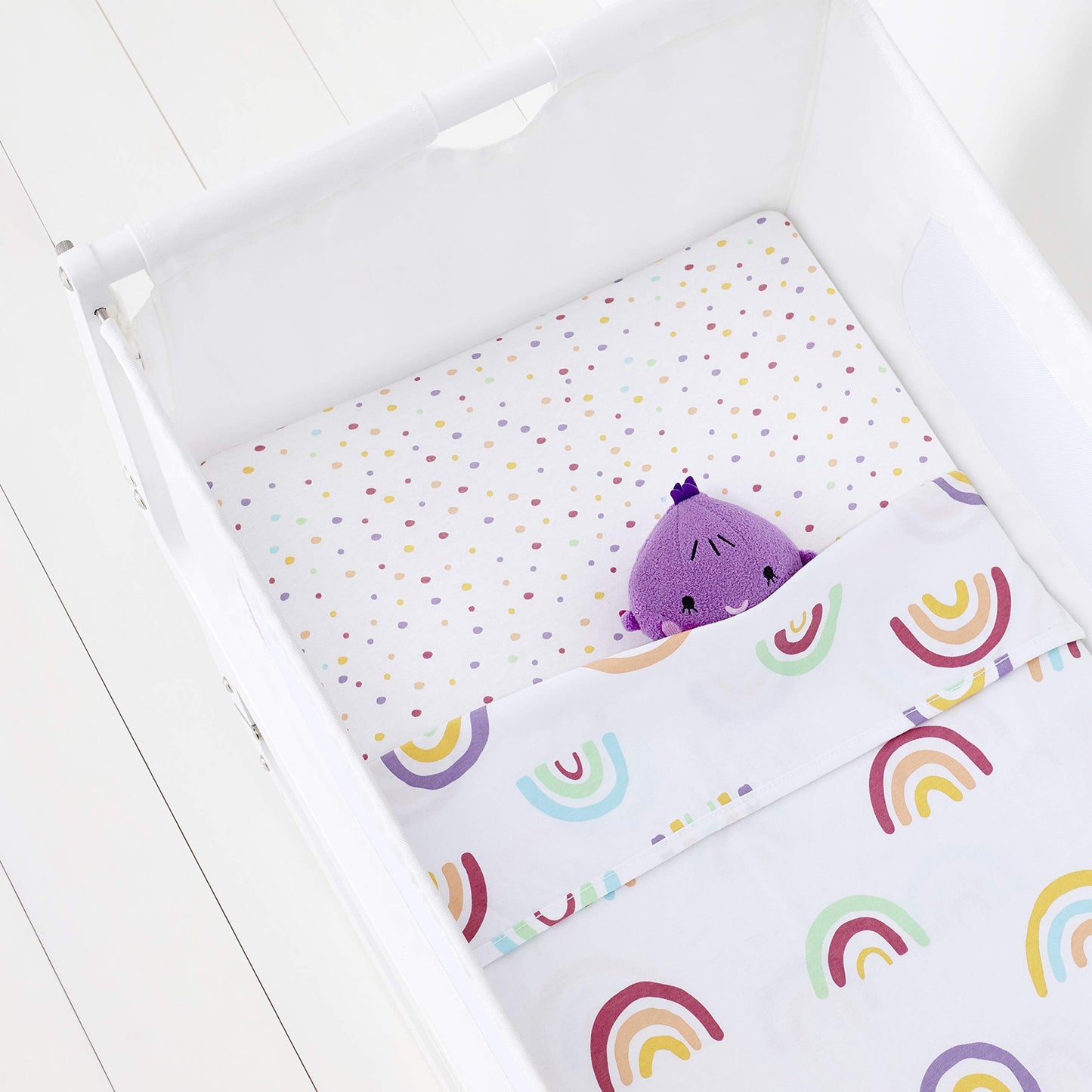 2 Pack Crib Fitted Sheets 44 x 80cm – Rainbow Design – Light, Breathable & Luxurious Jersey Cotton Made To Last & Designed To Fit SnüzPod Bedside Cribs