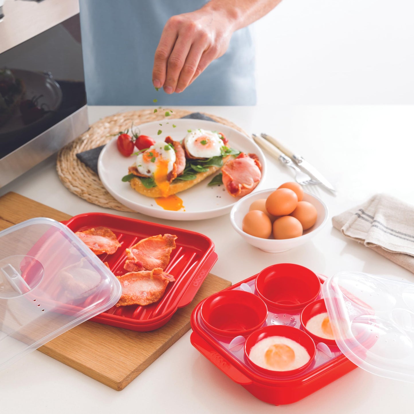 Décor Microwave Egg Poacher Cups for 4 | Food Grade Poached Egg Maker | Non-stick, Easy to Clean, BPA-free Plastic - Red 4 Egg Tray