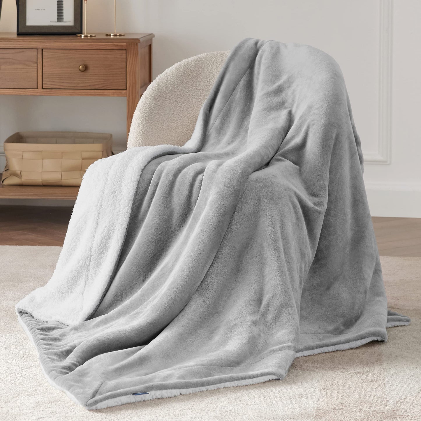 Bedsure Sherpa Fleece Throw Blanket - Fluffy Microfiber Solid Blankets for Bed and Couch Double/Twin Size, Light Grey, 150x200cm Twin / Double