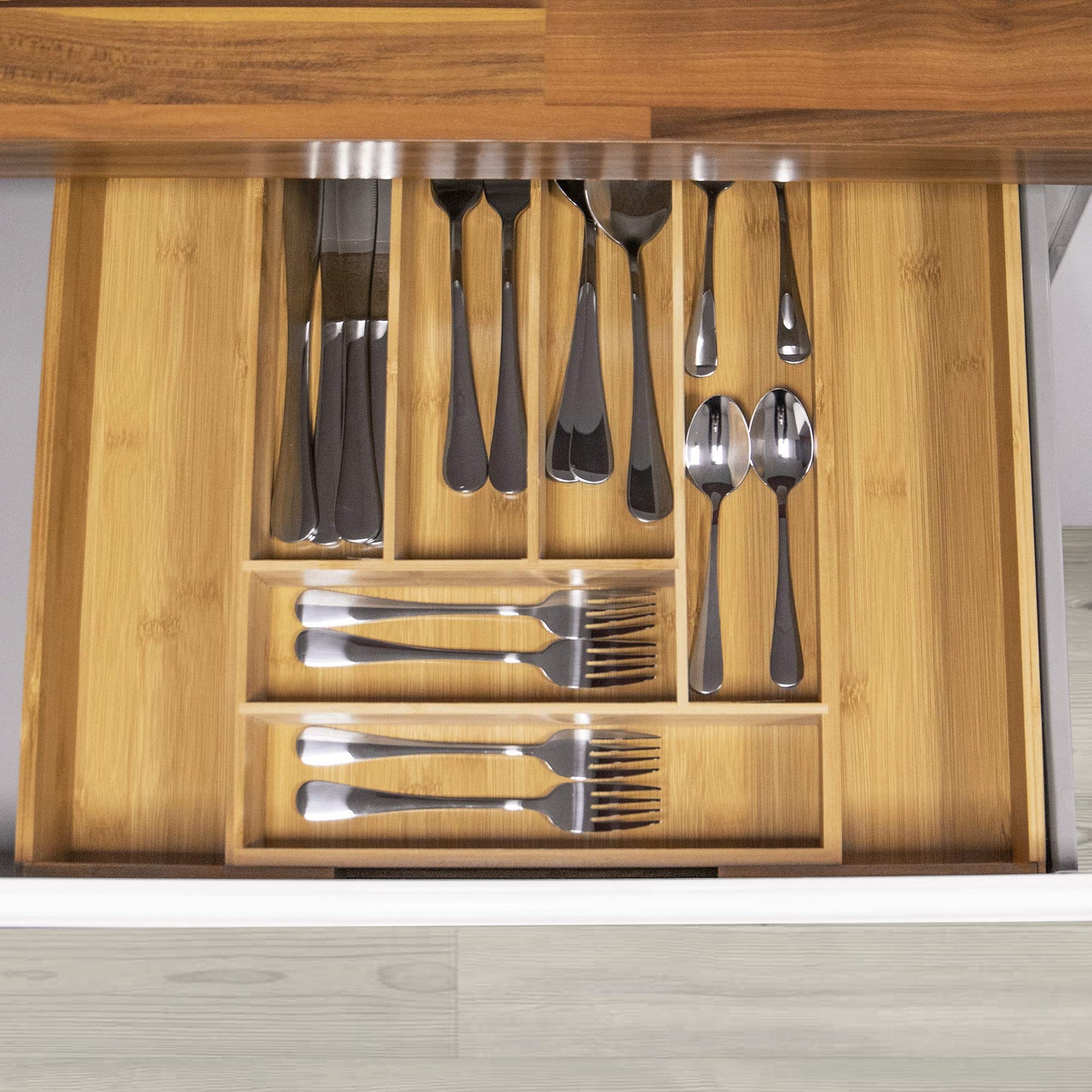 Bamboo Extending Cutlery Drawer | 6-8 Adjustable Compartments | Naturally Durable & Water Resistant Tray | Wooden Kitchen Organiser | M&W