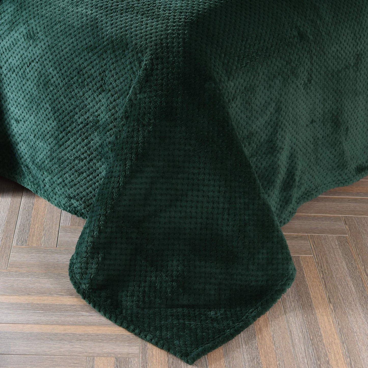 Exclusivo Mezcla King Size Flannel Bed Blanket, 230x265 CM Soft Waffle Fleece Blanket, Velvet Plush Blankets as Bedspread/Coverlet/Bed Cover, Forest Green Blanket King (230x265 CM)